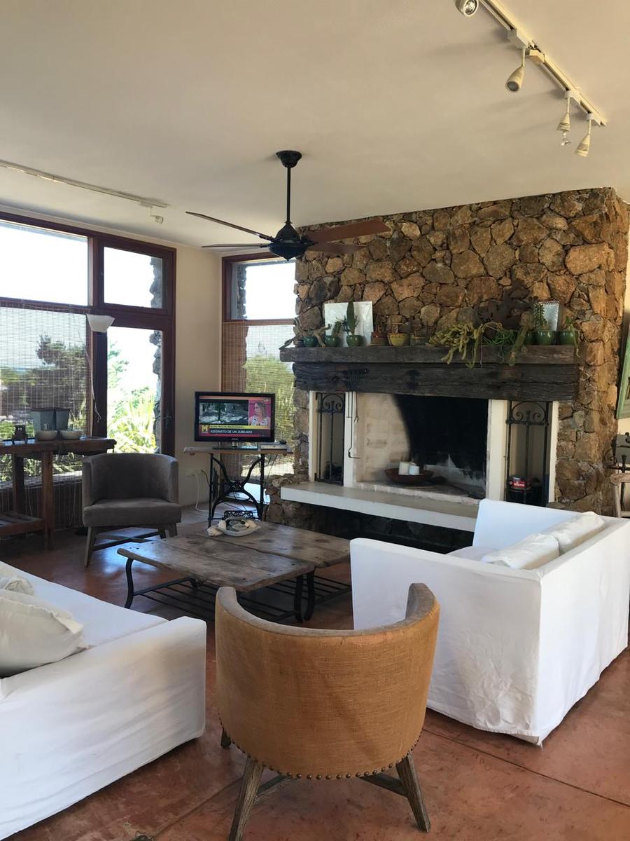 LAGUNA BLANCA VENTA Y ALQUILER CASA DE PIEDRA - TM5725