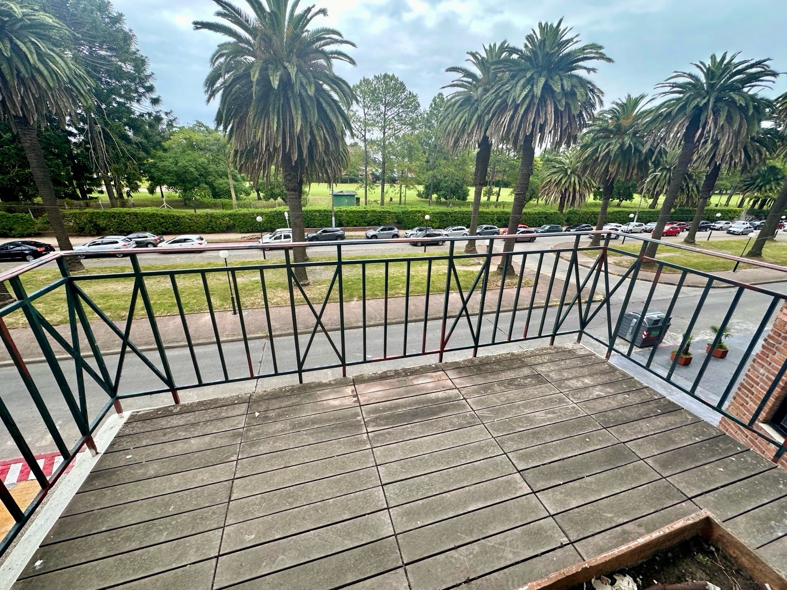 ALQUILER APARTAMENTO AMUEBLADO FRENTE AL GOLF 4 DORMITORIOS  ESCRITORIO SERVICIO VISTA GARAGE