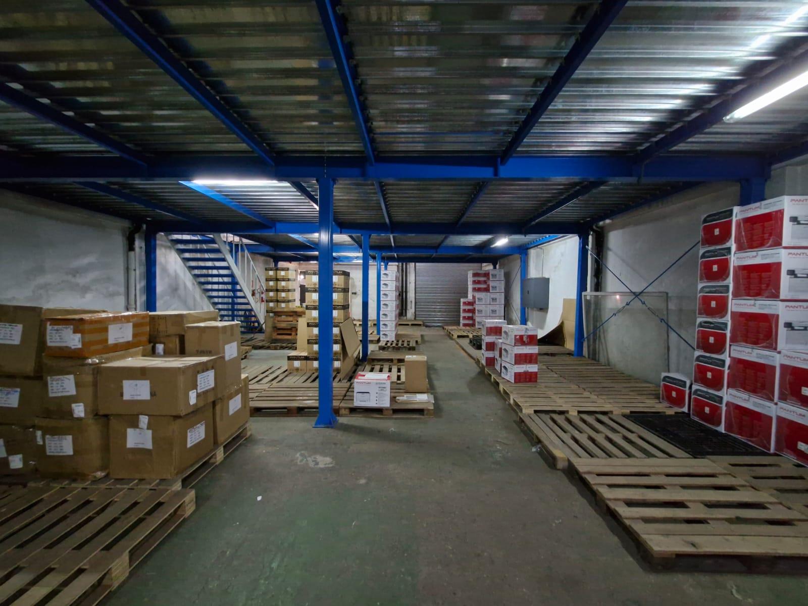 Local en  Aguada. 635 m2 de deposito