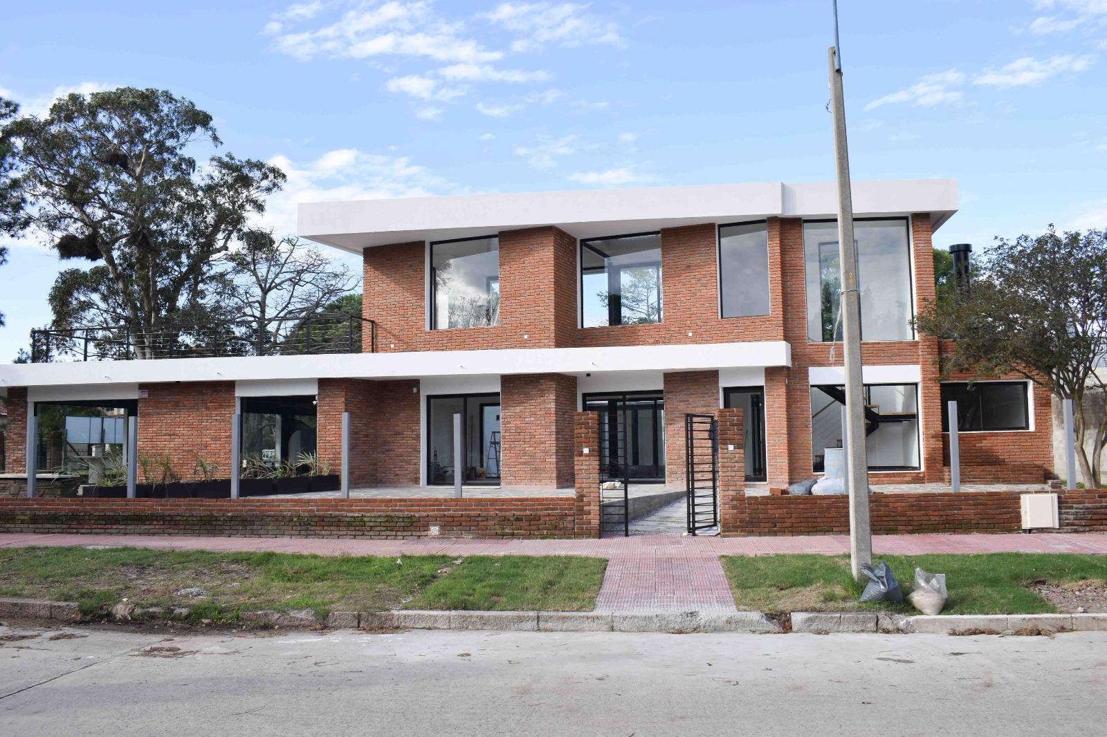 Carrasco, estrena, 172 m2 construídos 230 m2 libres de terrazas !!