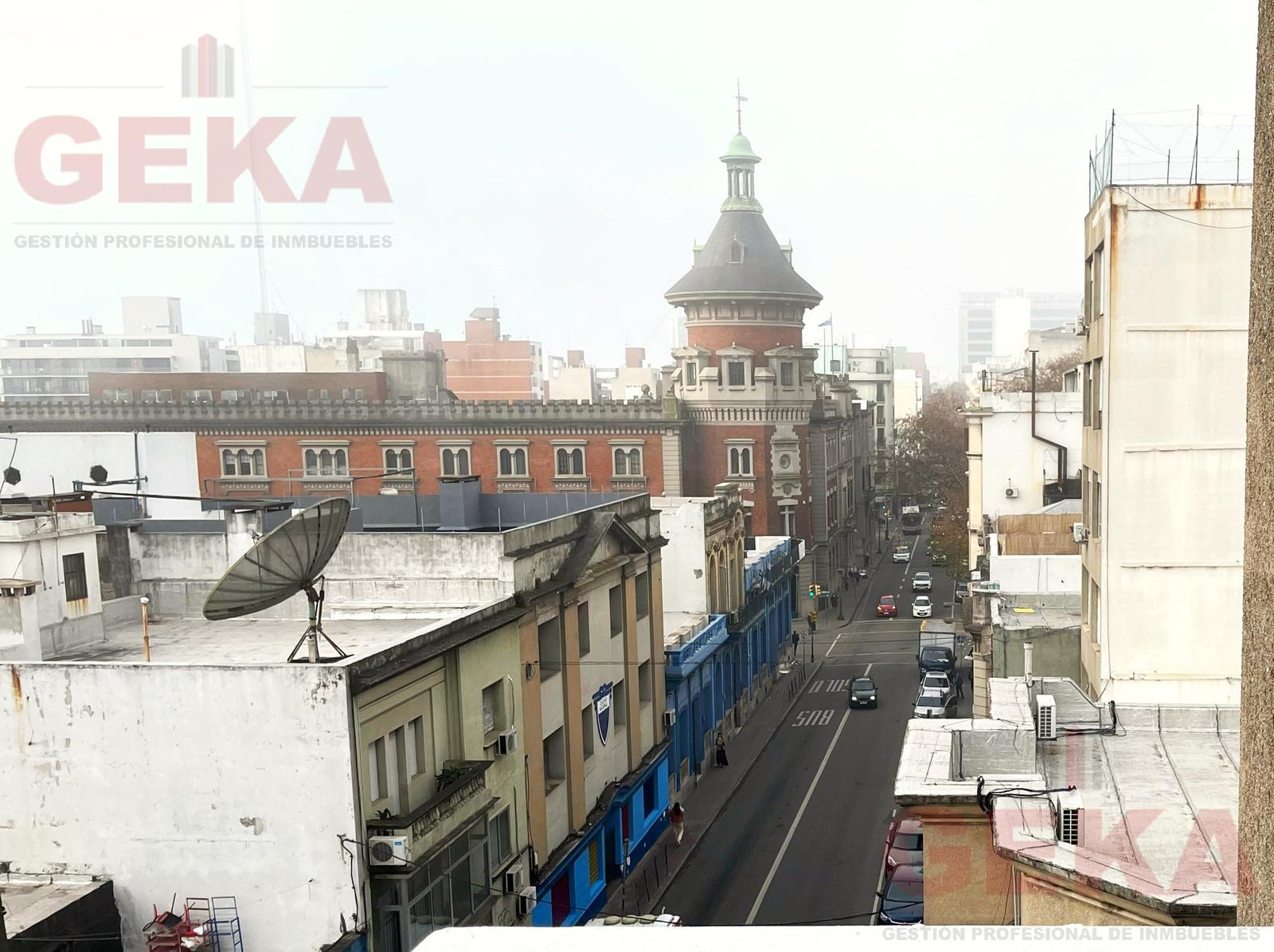 Apartamento en  Colonia y Roxlo. Amplio! A nuevo.