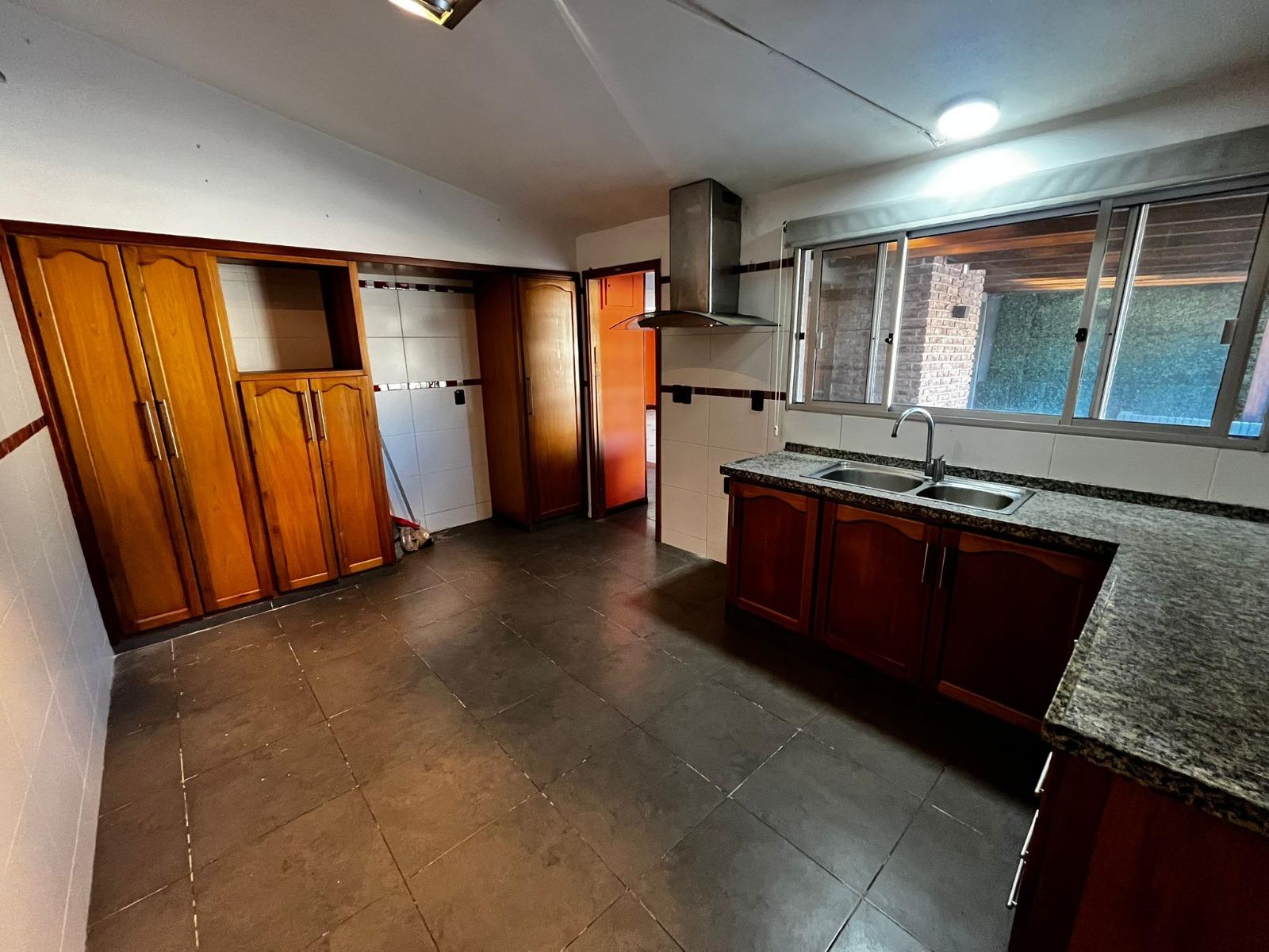 Ciudad de Guayaquil esq Caramuru 4 dorm. 300 m2, piscina y barbacoa!! · Foto 12