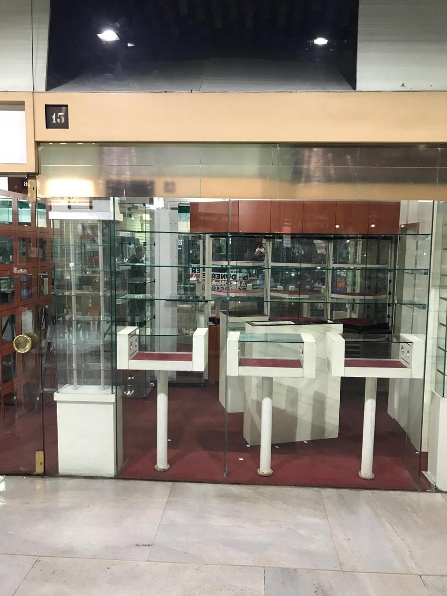 18 y J Herrera y Obes, interno, ideal para iniciar tu primer negocio !!
