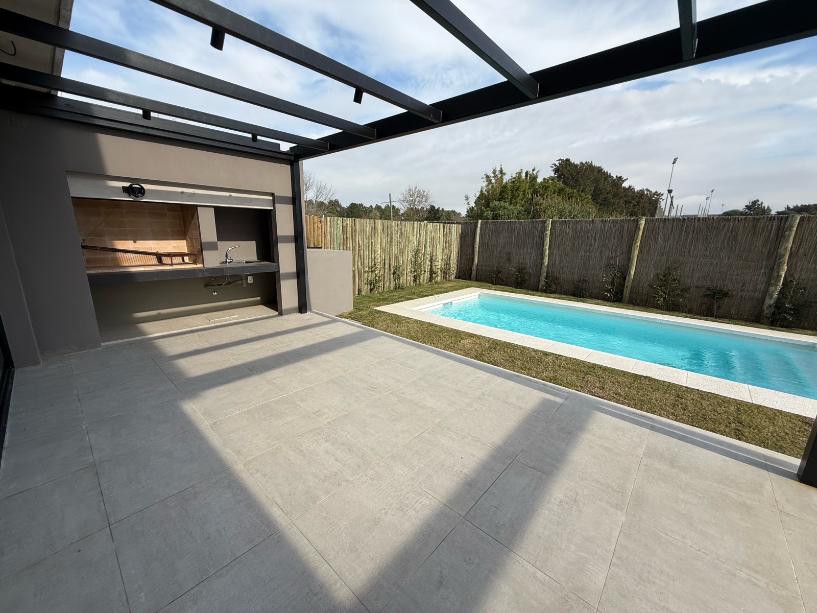 Excelente casa en alquiler en Parques II