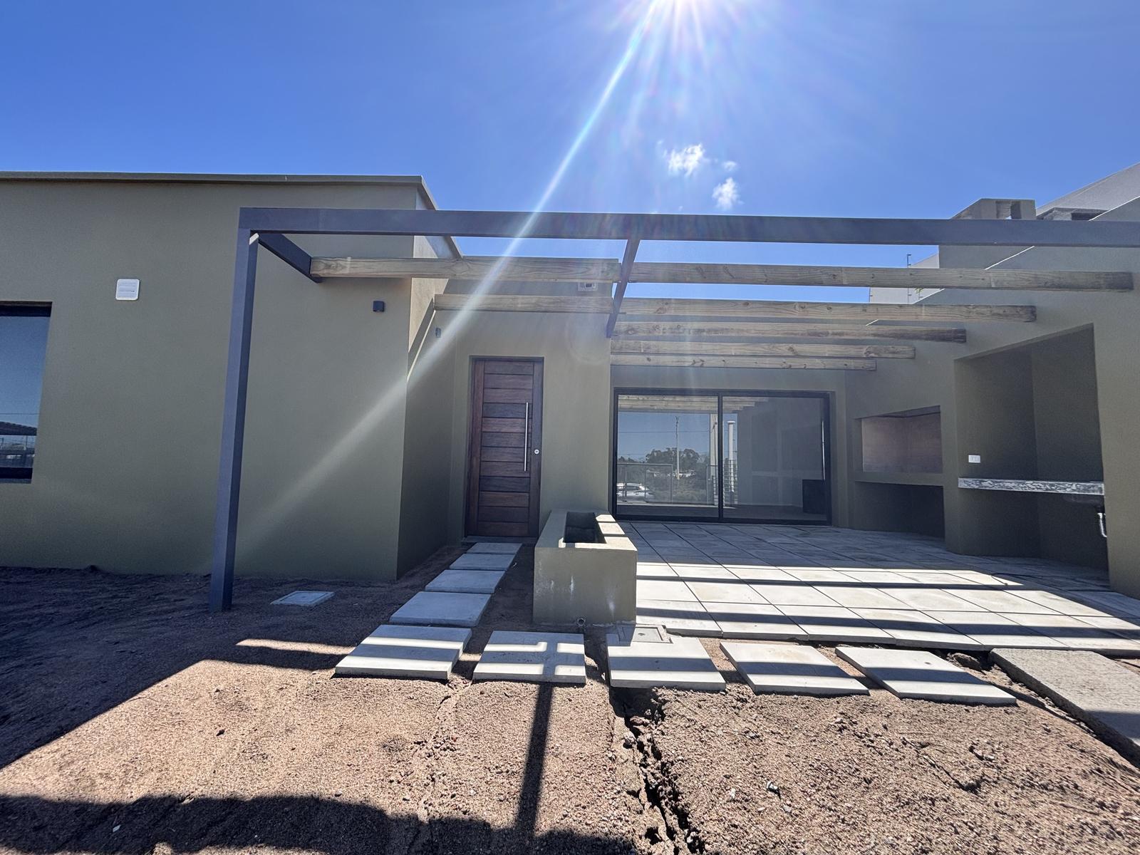 Casa de 2 dormitorios, 1 baños con parrillero privado y cochera