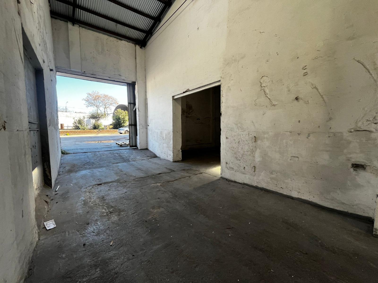 Veracierto y Zumaran, 390 M2, Vig 24 Hs, zona habilitada para transito de contenedores!! · Foto 4