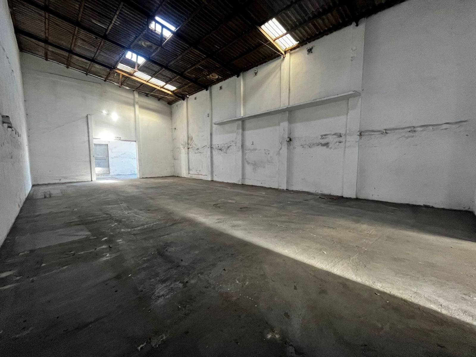 Veracierto y Zumaran, 390 M2, Vig 24 Hs, zona habilitada para transito de contenedores!! · Foto 6