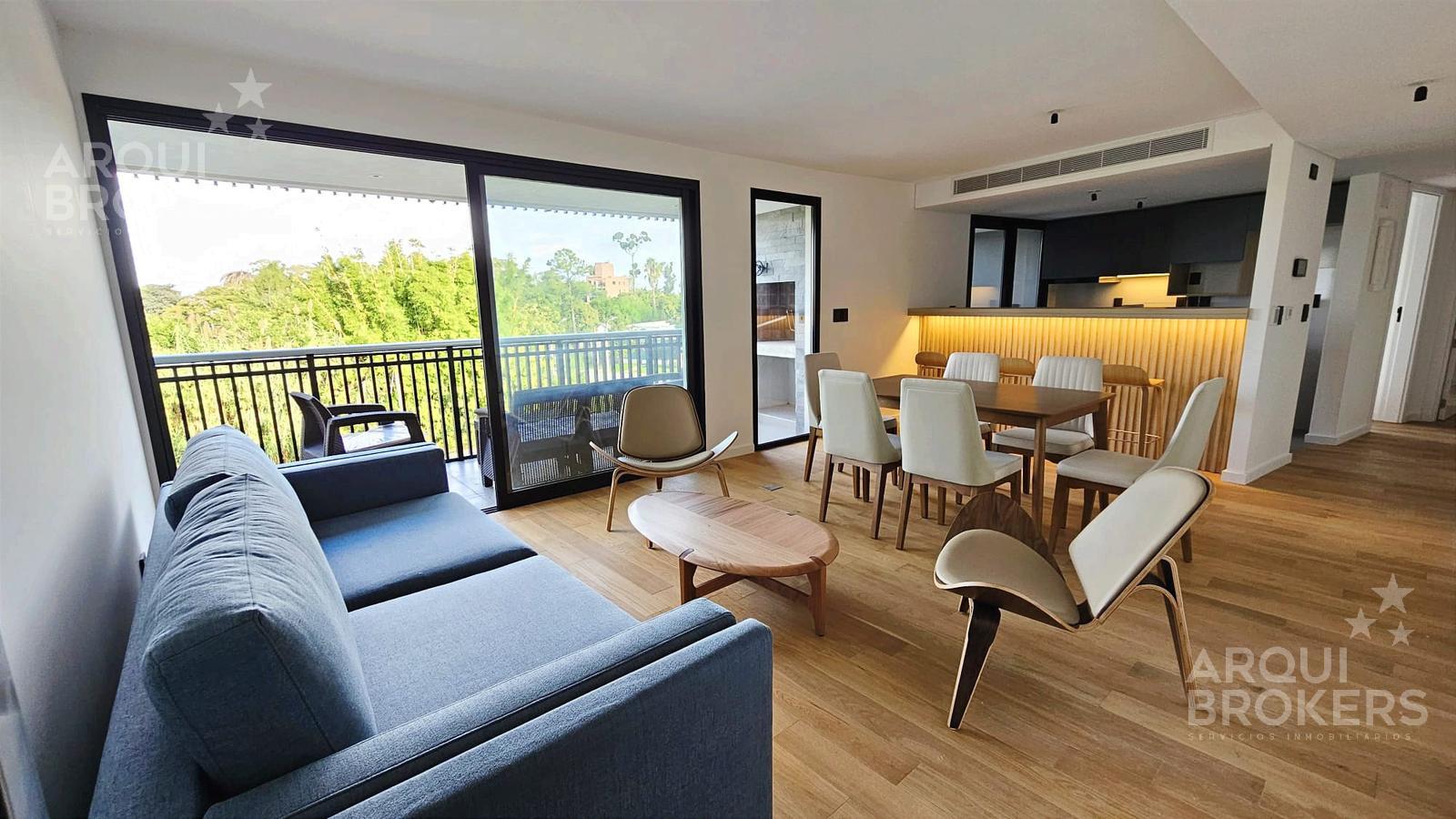 Apartamento de tres dormitorios en venta cin renta en Carrasco Norte - 408