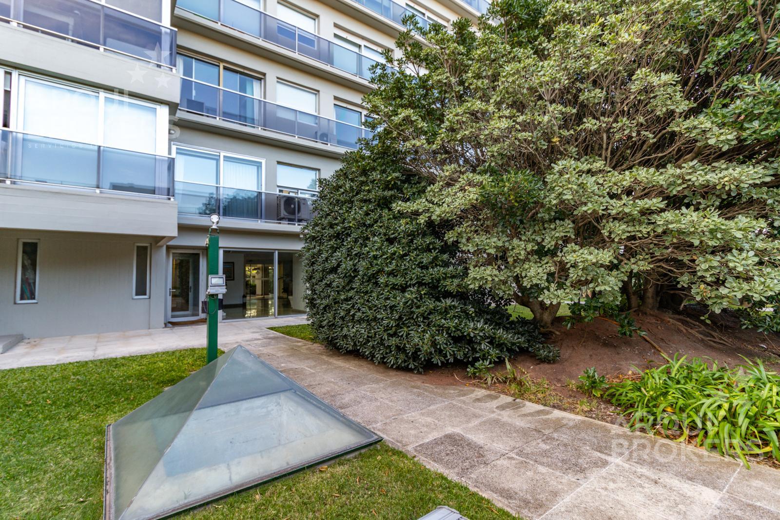 Apartamento de 3 dormitorios en alquiler equipado en Punta Carretas con garage doble · Foto 8