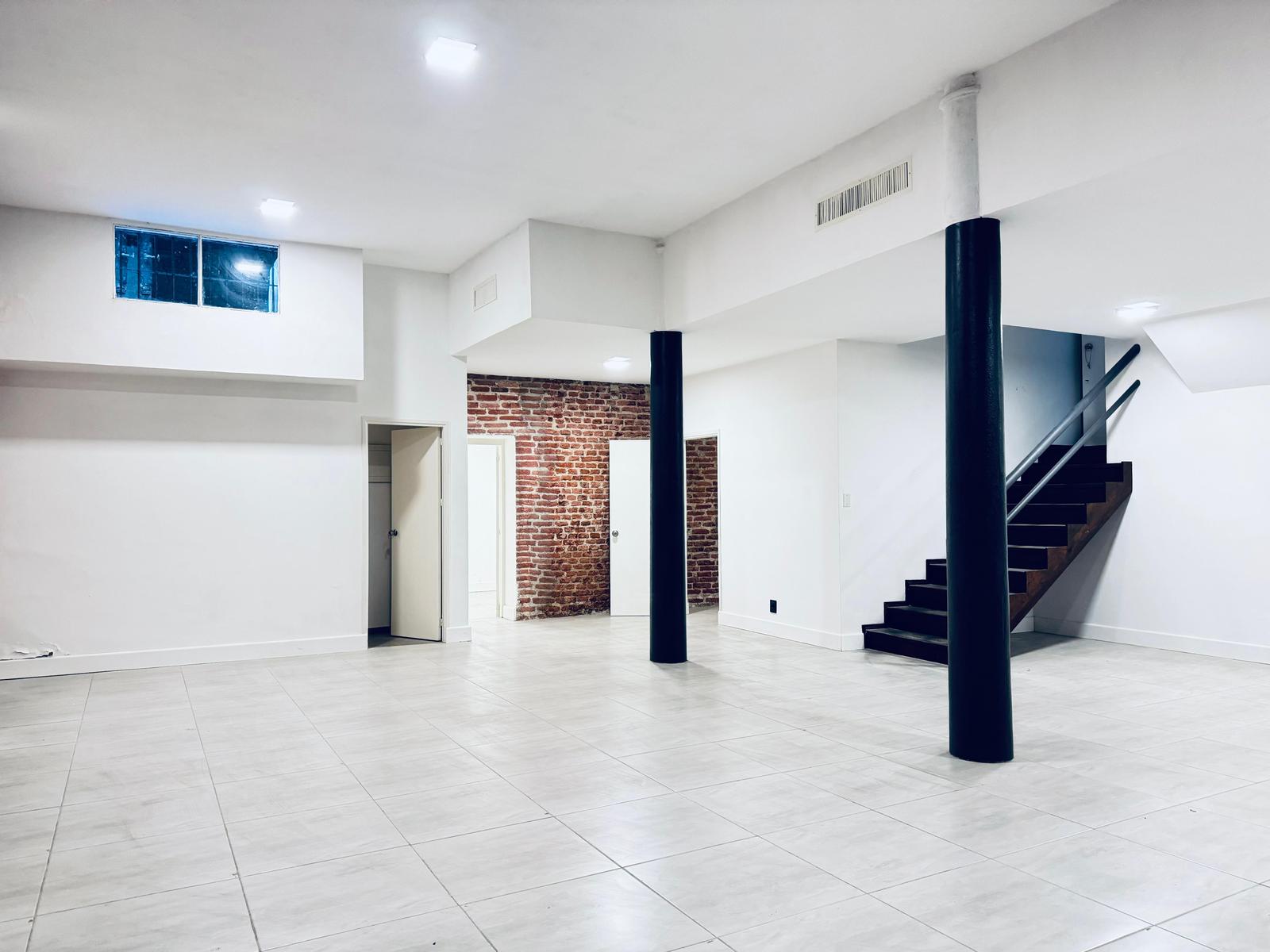 Local Comercial en Piedras & Juan Carlos Gómez - Ciudad Vieja