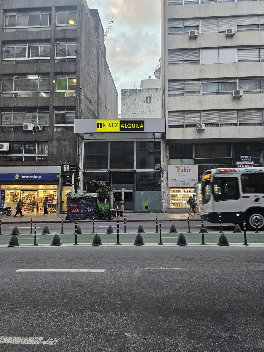 18 de julio y Barrios Amorin, 9 mts de frente, 587 m2 !!