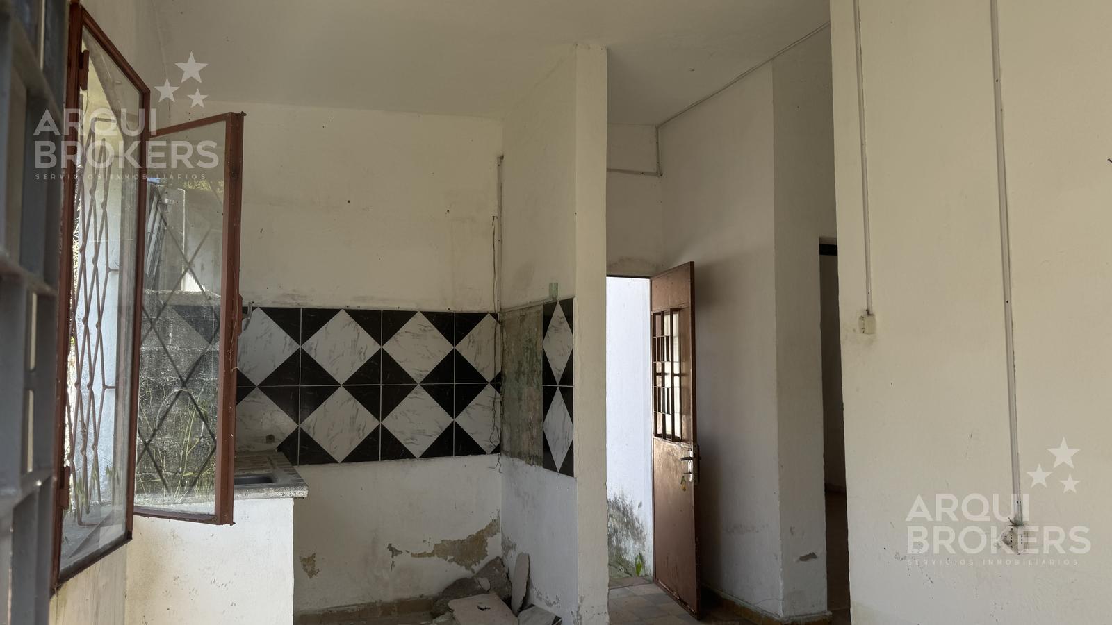 Casa de dos dormitorios en venta en Manga - 004