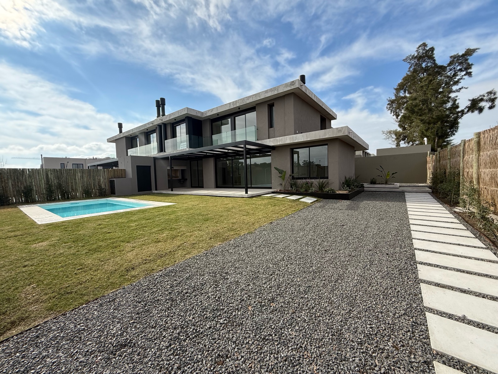 Divina casa en venta y alquiler en Barrio Parques Il