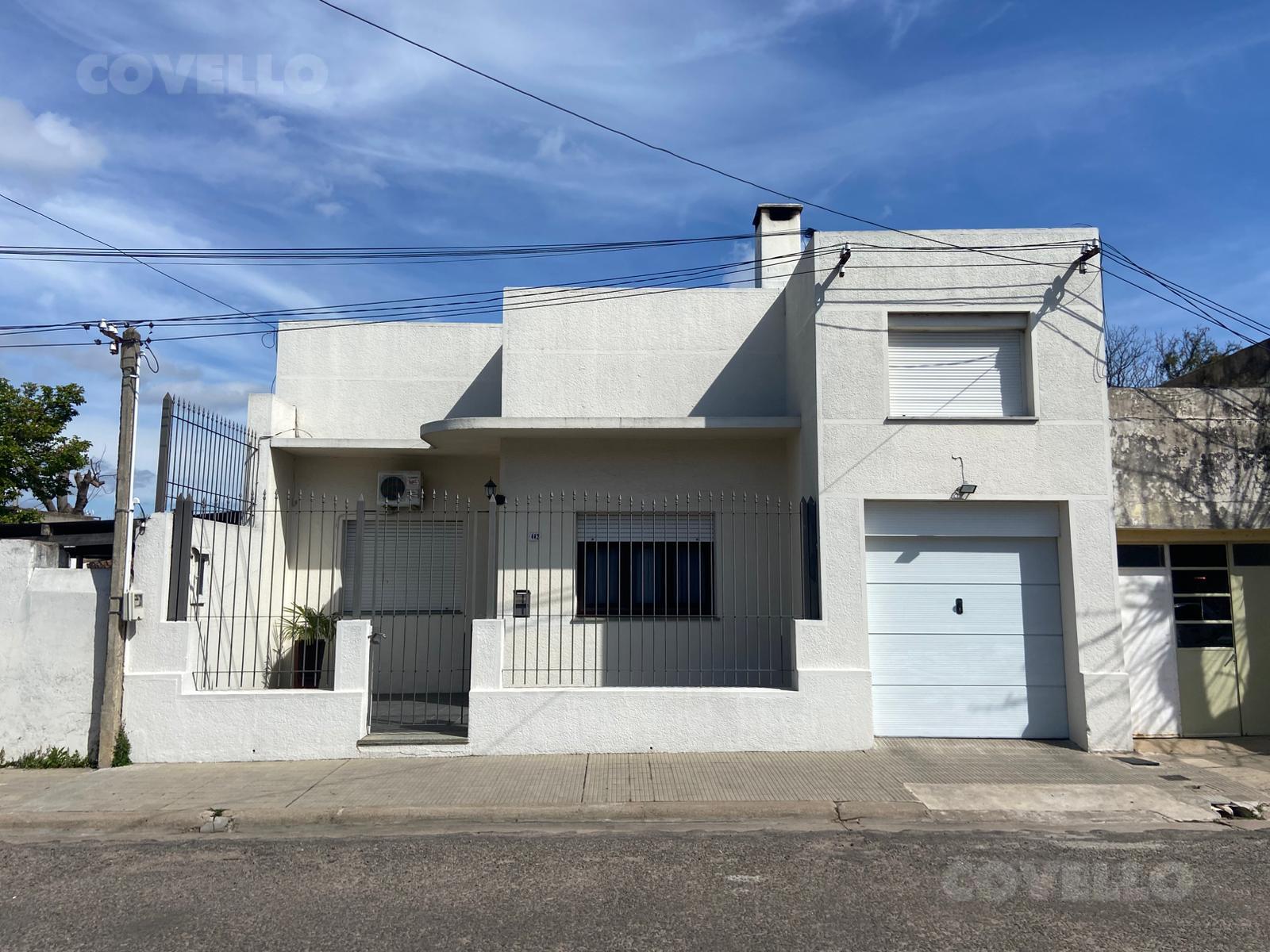 Casa en venta de 4 dormitorios con piscina y barbacoa