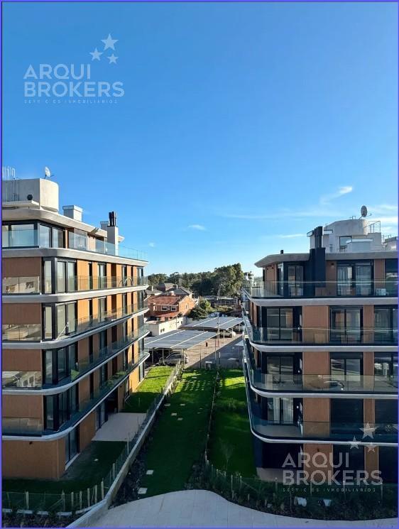 Apartamento de tres dormitorios en venta en Barra de Carrasco - 603B