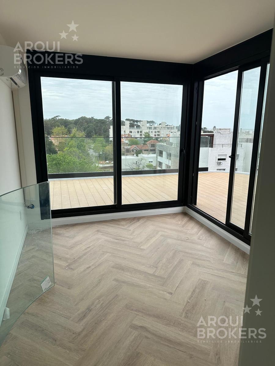 Venta apartamento penthouse de tres dormitorios en Barra de Carrasco - 402d