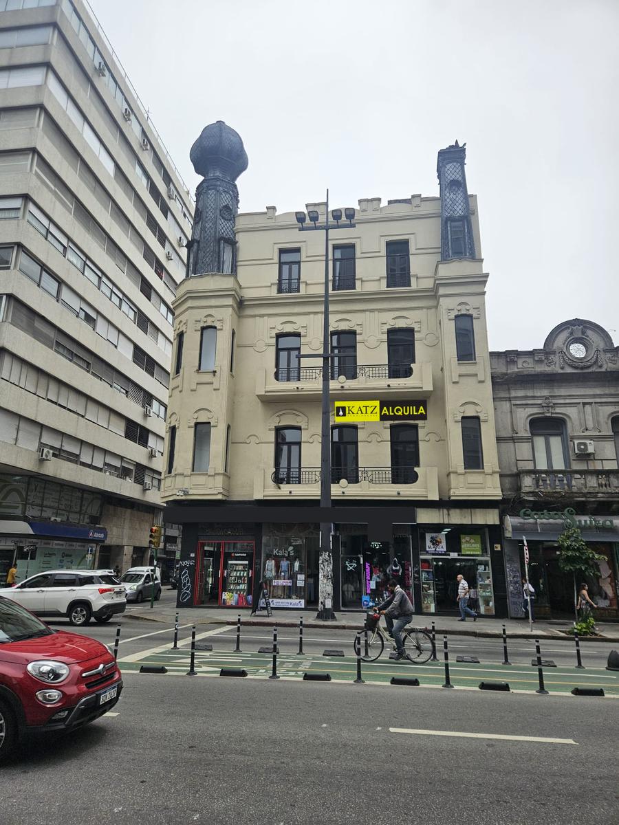 Edificio de 3 plantas llanas 220 m2 cada planta, ascensor, totalmente reciclado, total 660 m2 !! · Foto 1