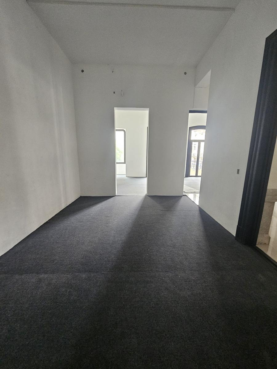 Edificio de 3 plantas llanas 220 m2 cada planta, ascensor, totalmente reciclado, total 660 m2 !! · Foto 3