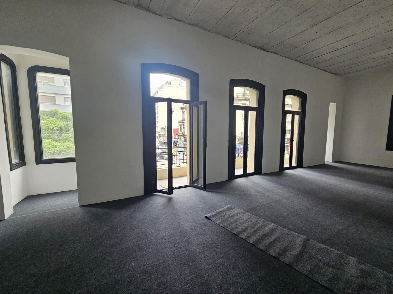 Edificio de 3 plantas llanas 220 m2 cada planta, ascensor, totalmente reciclado, total 660 m2 !! · Foto 6