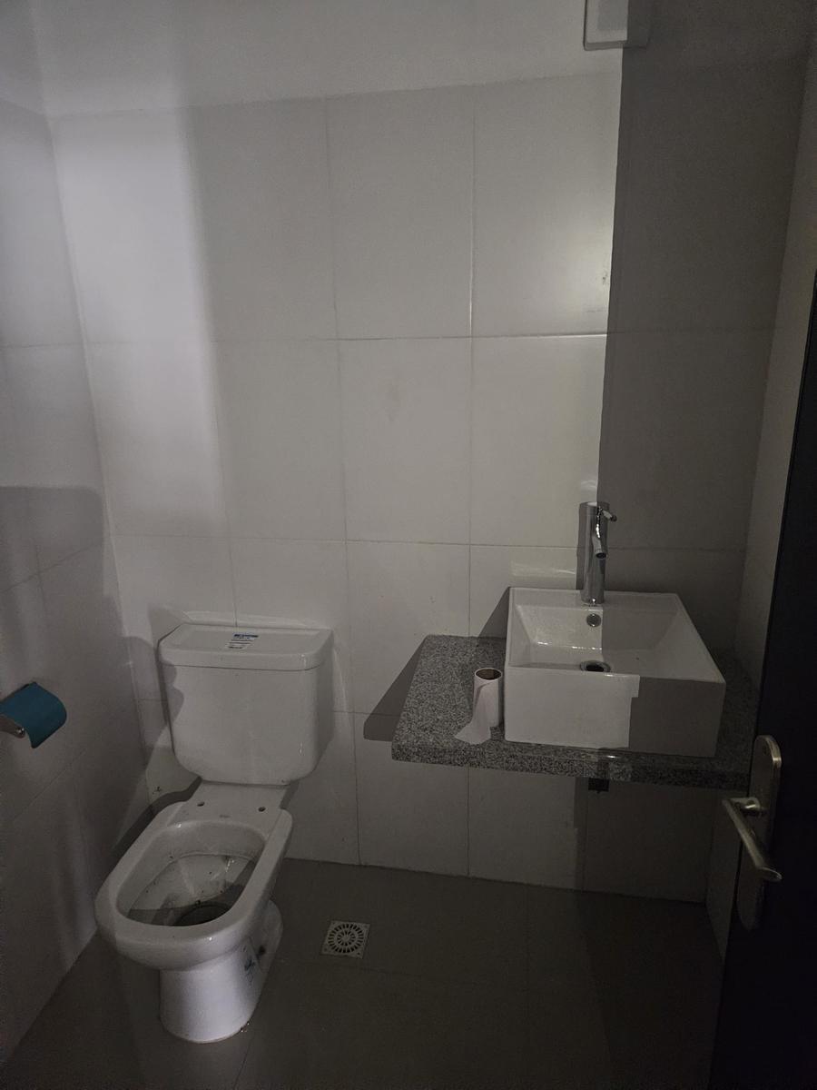 Edificio de 3 plantas llanas 220 m2 cada planta, ascensor, totalmente reciclado, total 660 m2 !! · Foto 7