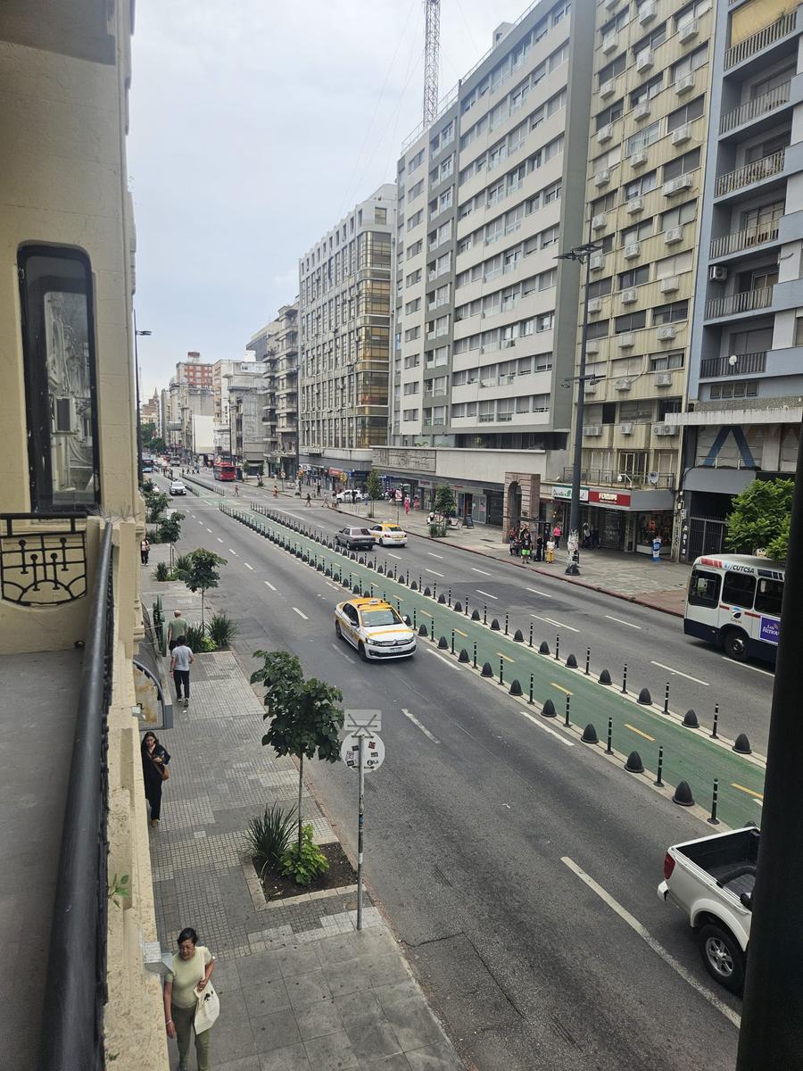 Edificio de 3 plantas llanas 220 m2 cada planta, ascensor, totalmente reciclado, total 660 m2 !! · Foto 8