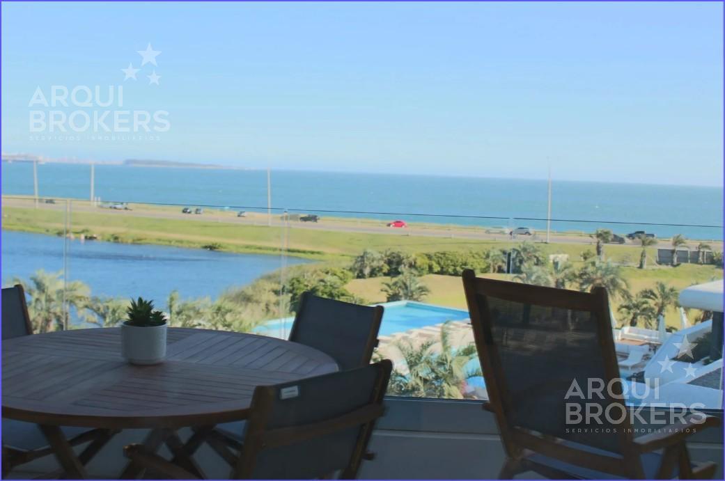 Apartamento de dos dormitorios en venta en Playa Mansa - 906
