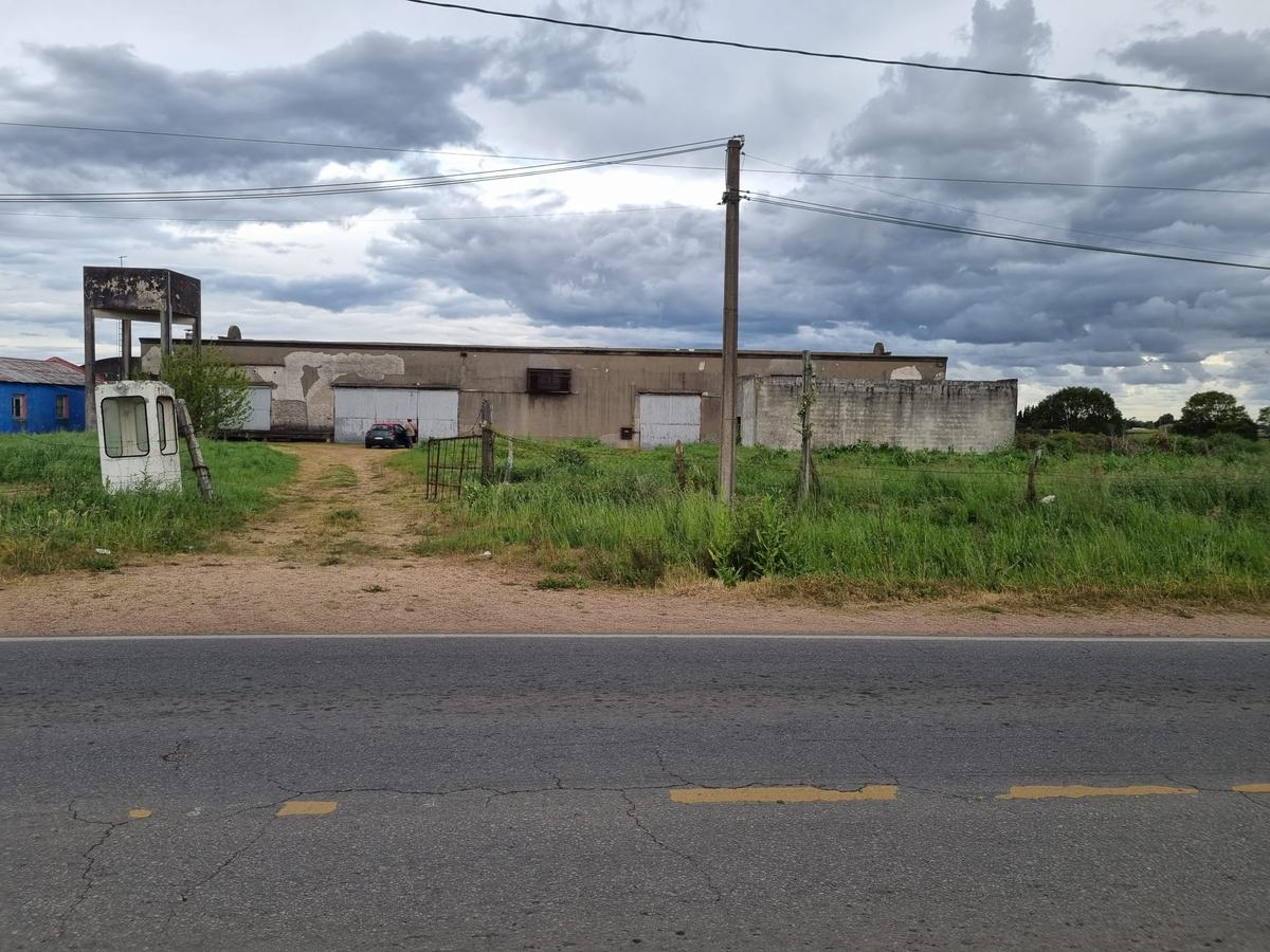 Av Don Pedro de Mendoza , 15000 m2 de terreno, 1350 m2 de deposito, 4 entradas de camiones !! · Foto 2
