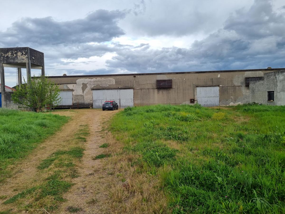 Av Don Pedro de Mendoza , 15000 m2 de terreno, 1350 m2 de deposito, 4 entradas de camiones !! · Foto 3