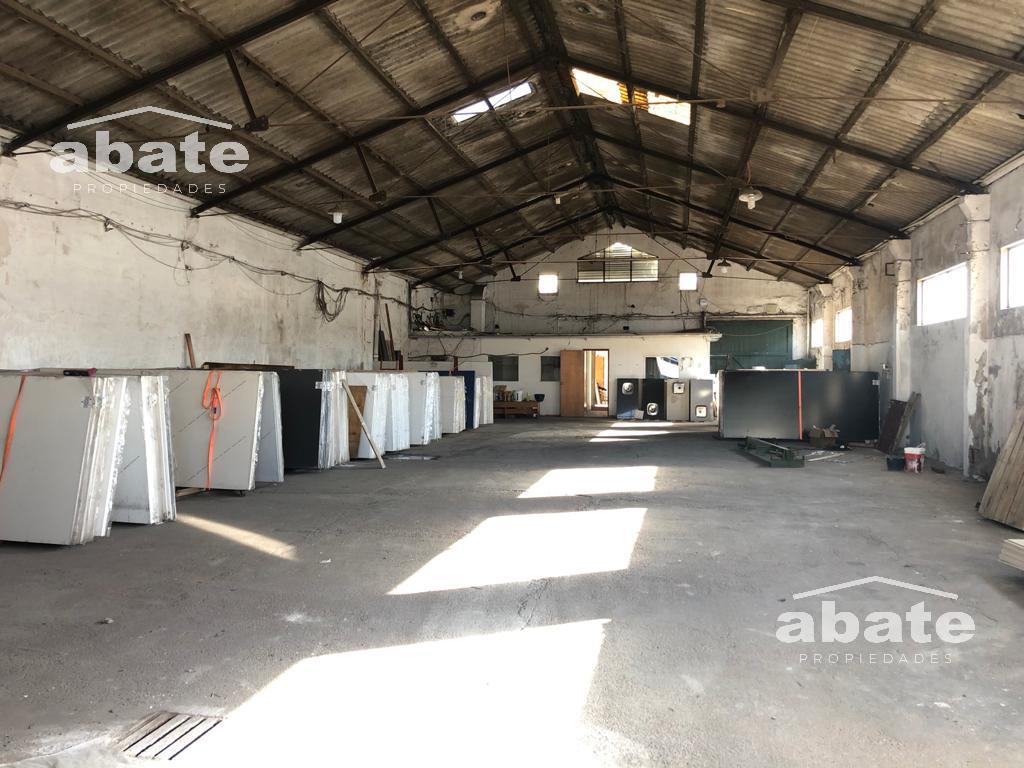 Gran local para depósito. Terreno de 8.089 m2 con salida a 2 calles · Foto 2