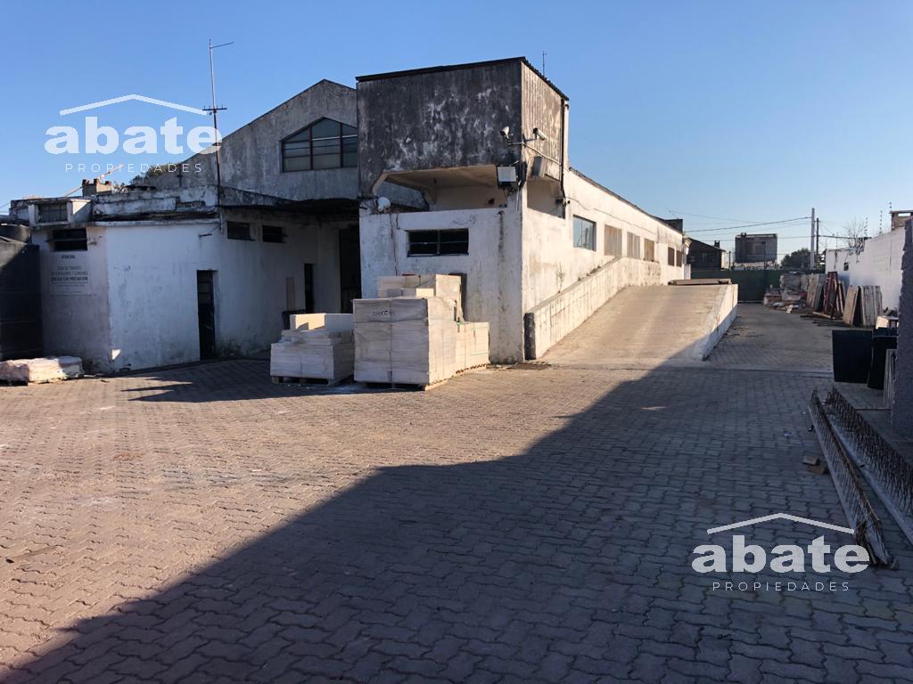 Gran local para depósito. Terreno de 8.089 m2 con salida a 2 calles · Foto 8