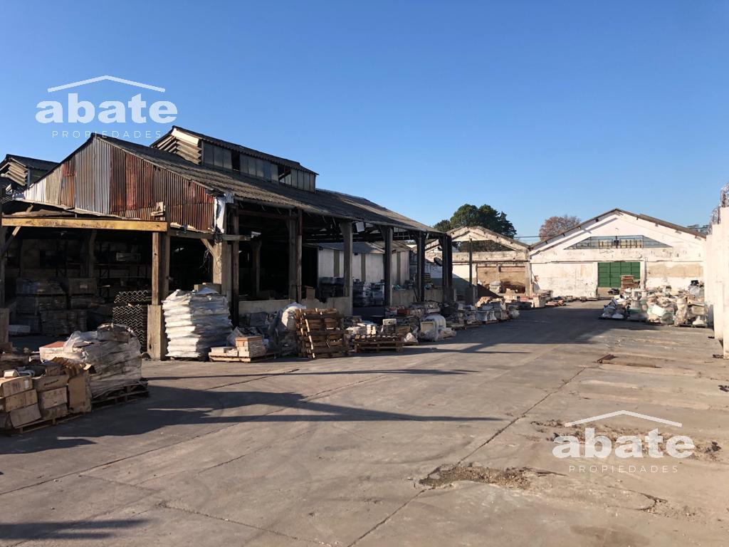 Gran local para depósito. Terreno de 8.089 m2 con salida a 2 calles · Foto 9