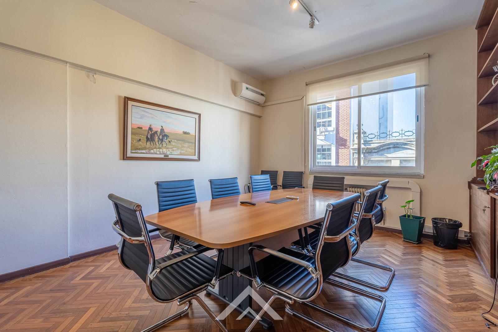 Alquiler Gran Oficina en Ciudad Vieja | 150 m² | Destacada ubicación