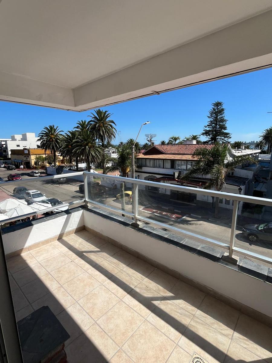 APARTAMENTO EN ALQUILER ANUAL EN PENÍNSULA - 1 DORMITORIO CON TERRAZA Y GARAJE