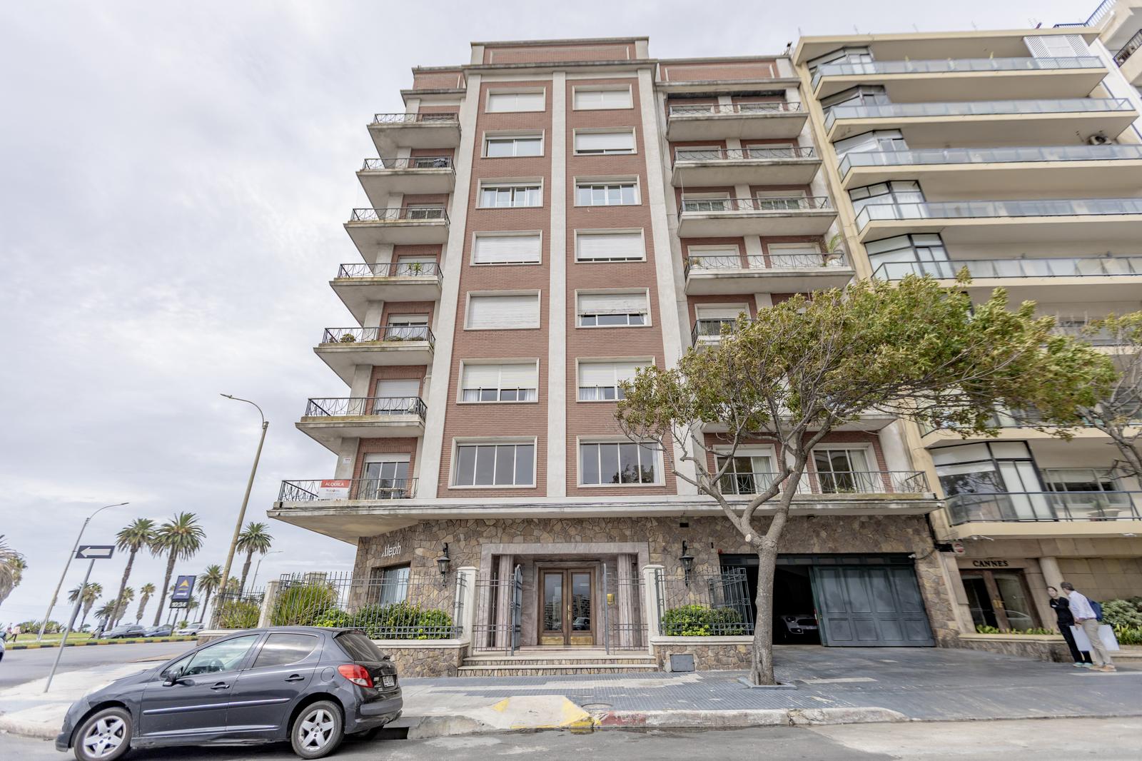 Excelente apartamento en Rambla y Juan Ma.Pérez