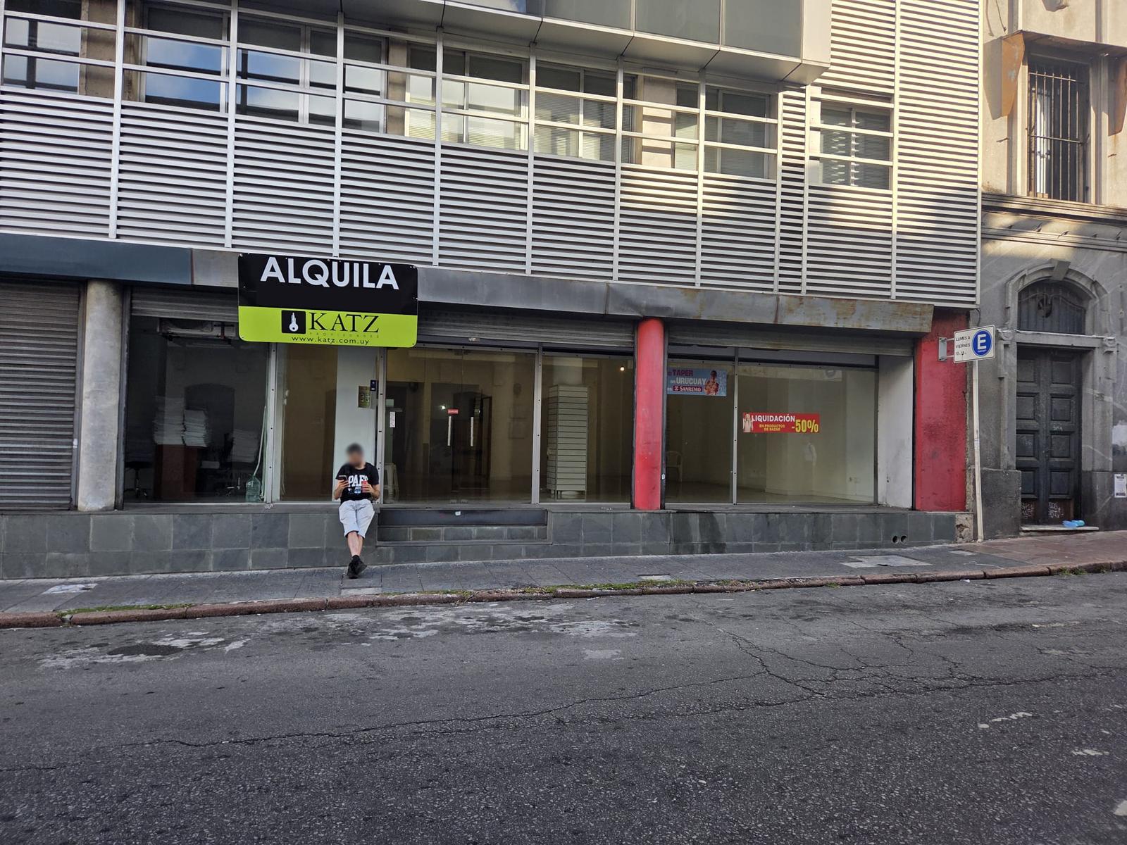25 de mayo y Bartolome Mitre, 100 m2, 8 mts de frente, excelente estado !! · Foto 1