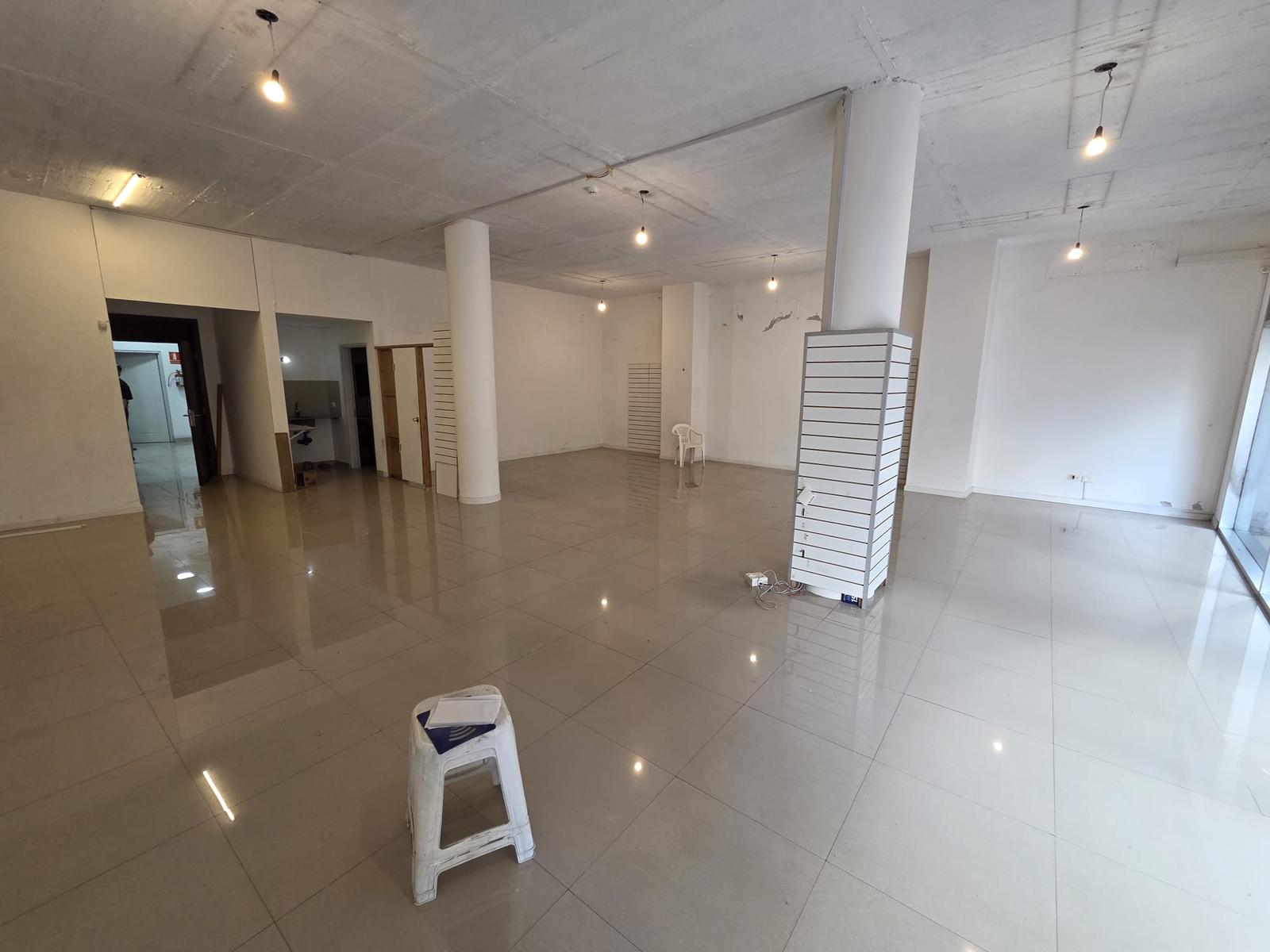 25 de mayo y Bartolome Mitre, 100 m2, 8 mts de frente, excelente estado !! · Foto 6