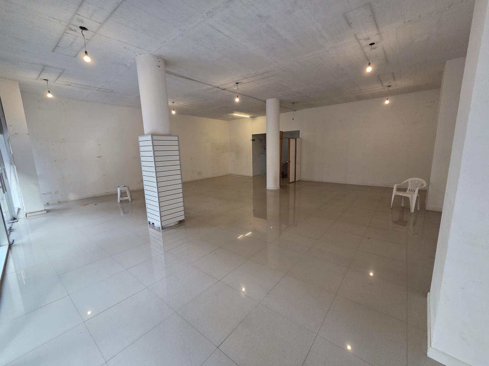 25 de mayo y Bartolome Mitre, 100 m2, 8 mts de frente, excelente estado !! · Foto 7