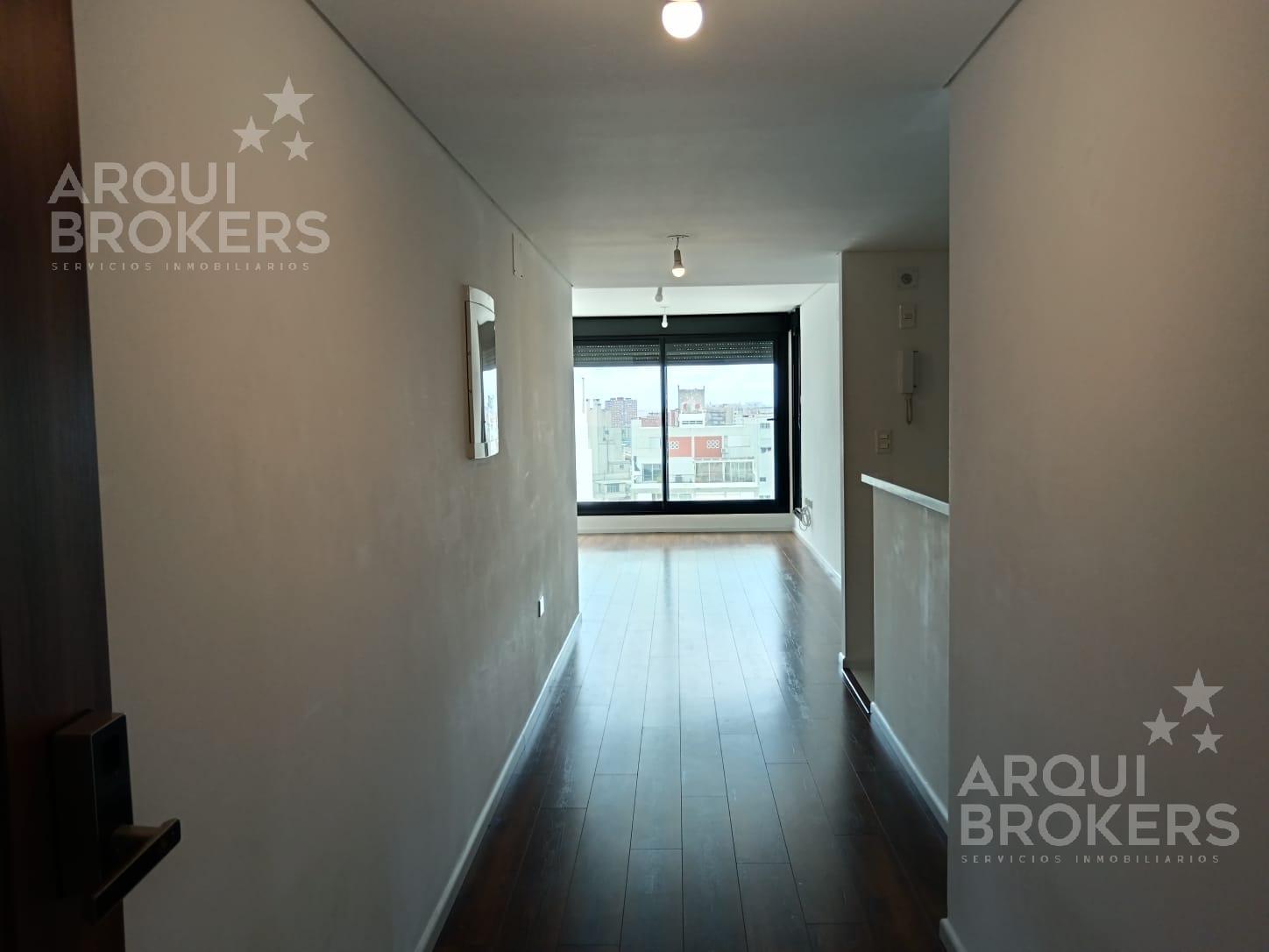 Venta apartamento dos dormitorios con renta en Barrio Sur - 704