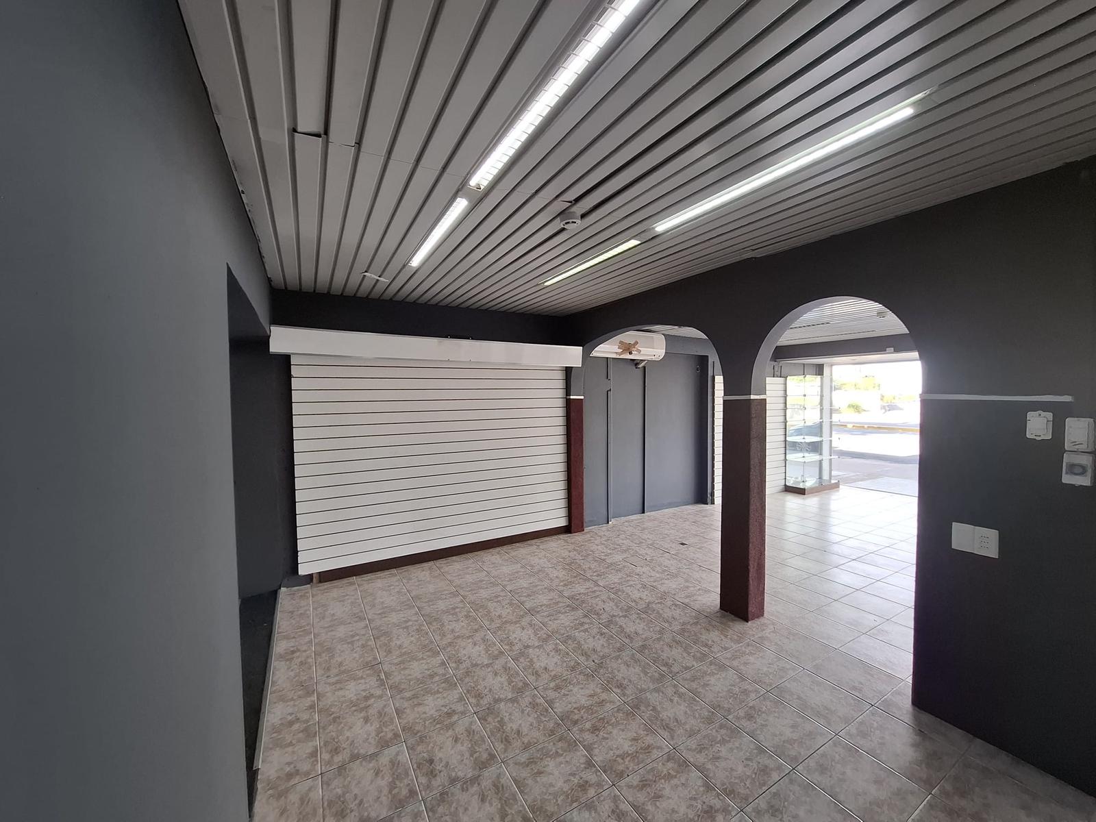 Alquiler de amplio local comercial centrico · Foto 4