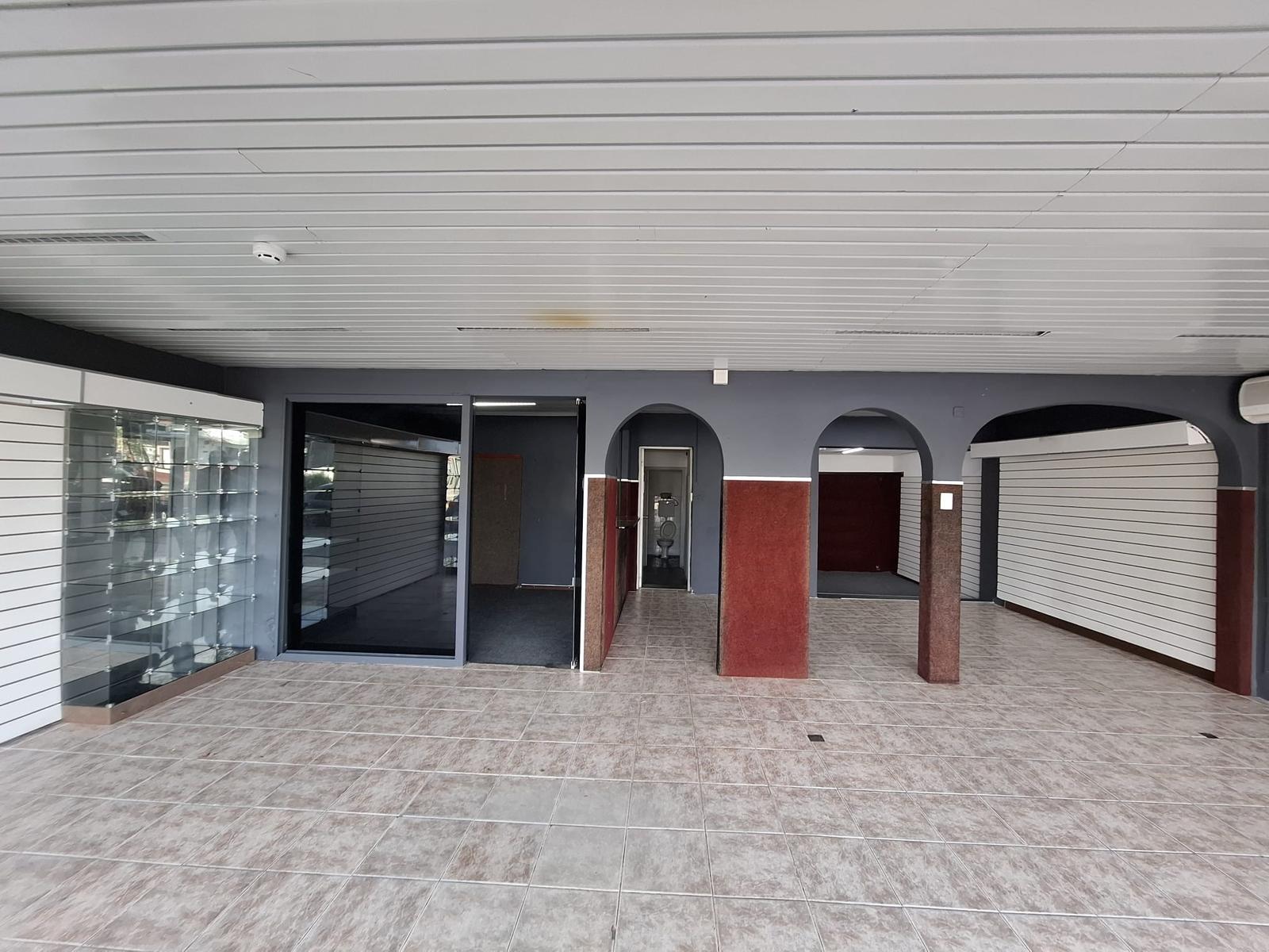 Alquiler de amplio local comercial centrico · Foto 5