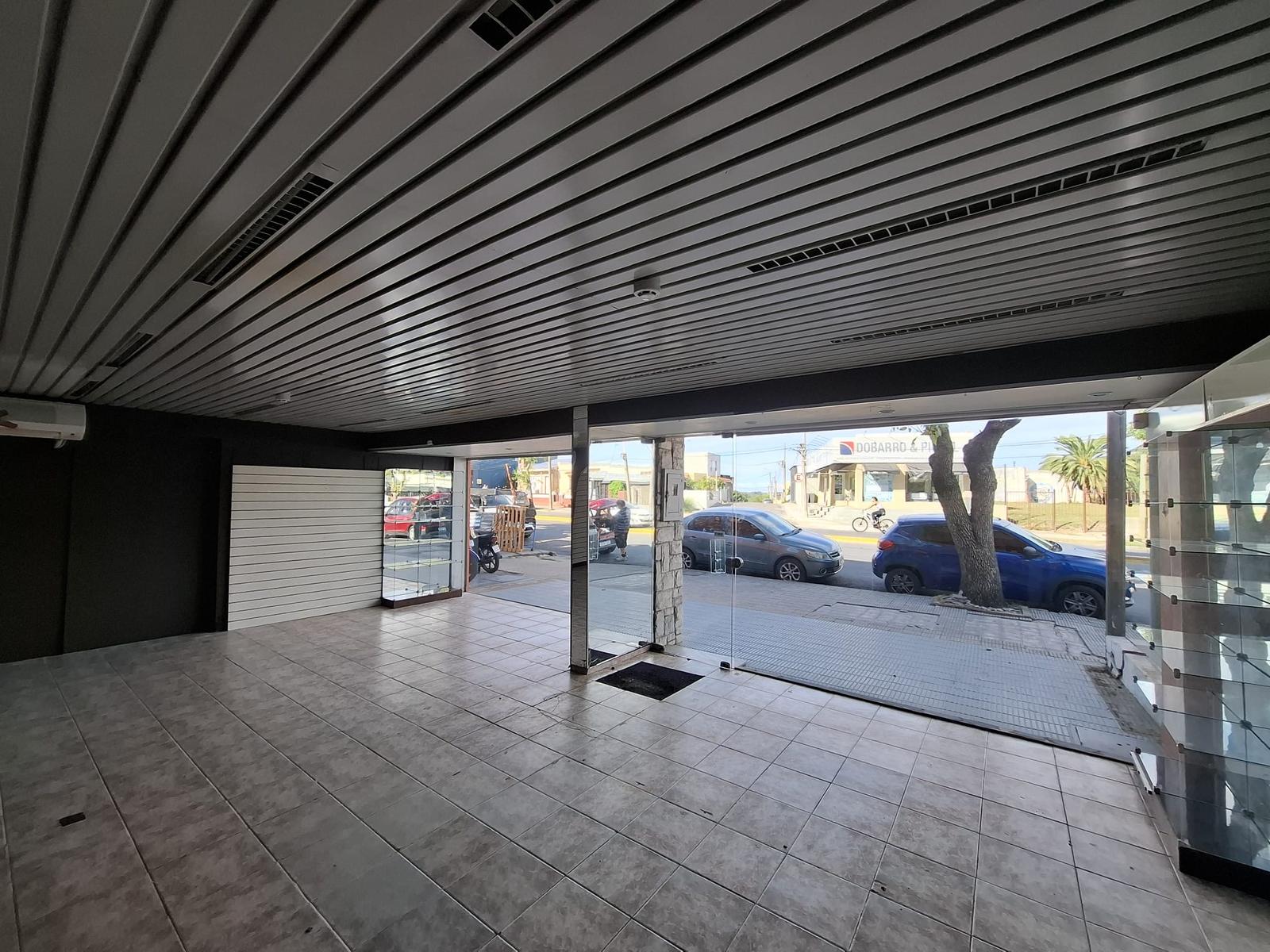 Alquiler de amplio local comercial centrico · Foto 6