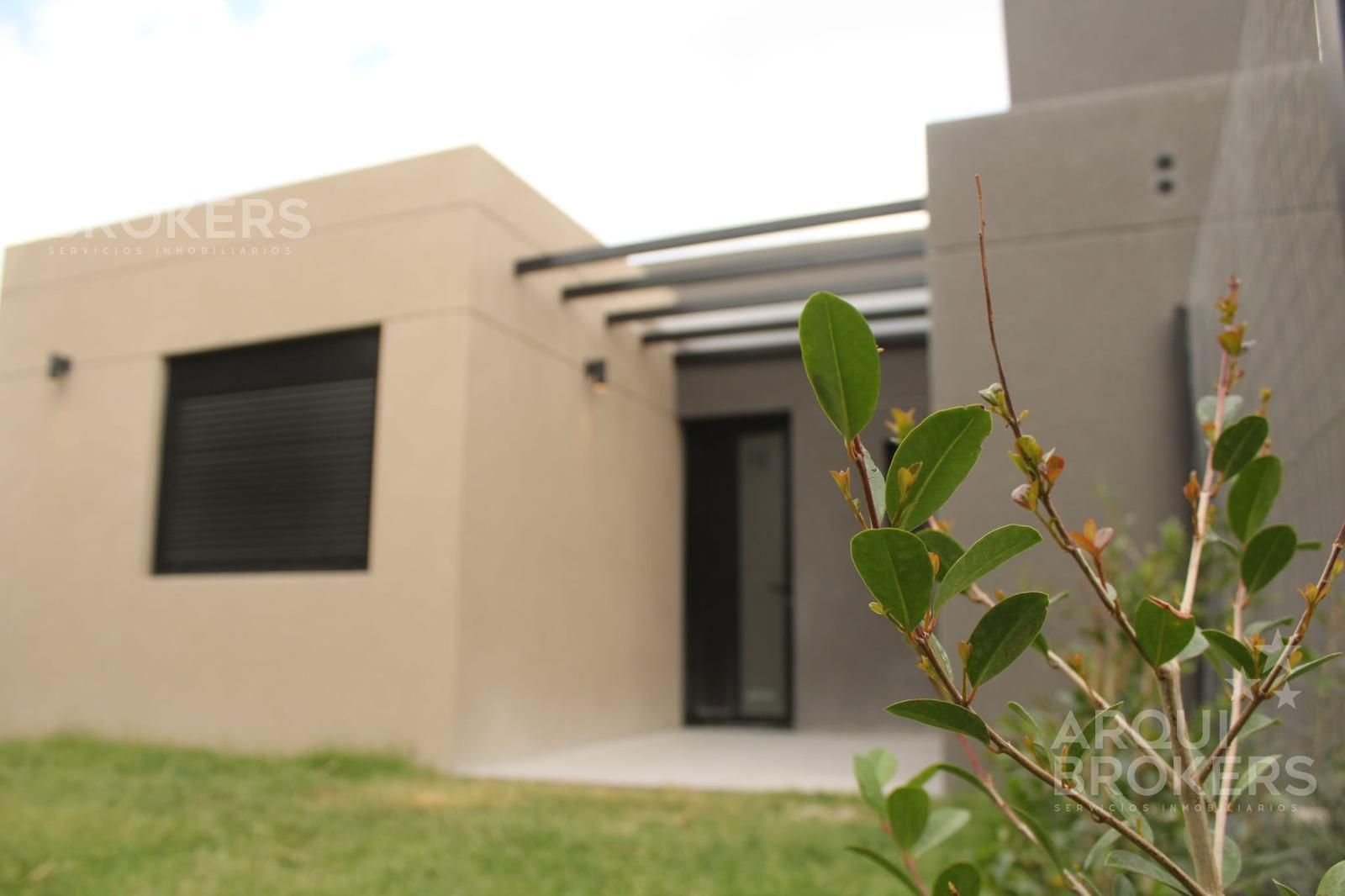 Casa  de dos dormitorios en venta en Lagomar