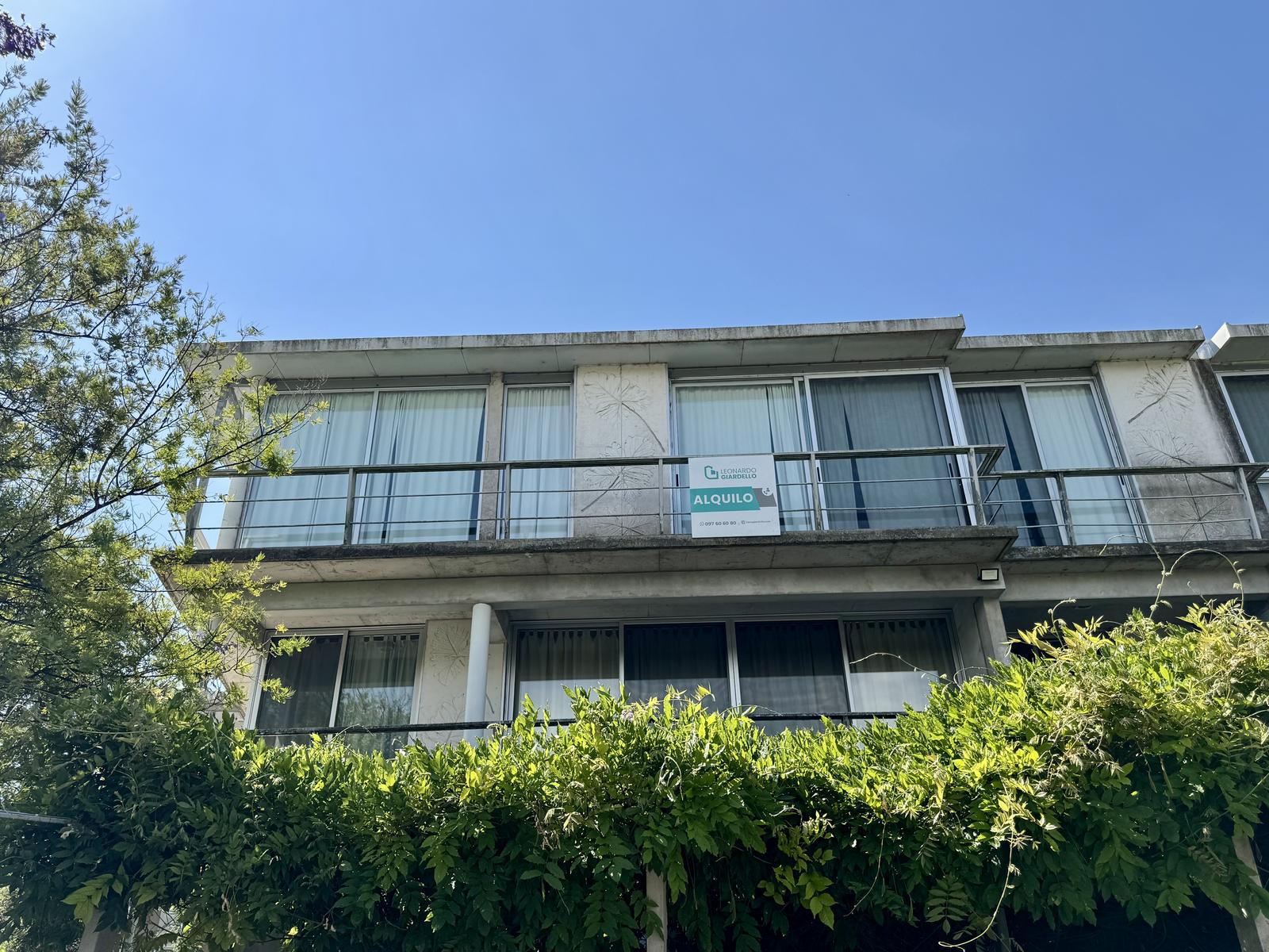 Colonia - Alquiler  apartamento de 2 dormitorios y 2 baños amoblado a metros de Rambla Costanera · Foto 1