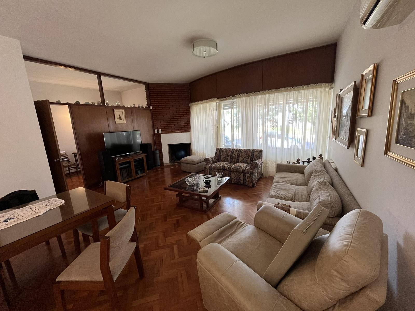 Casa en Av Artigas · Photo 4