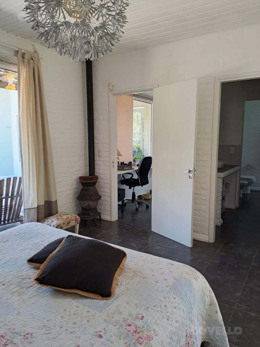 Hermosa casa de tres dormitorios en venta y alquiler con amplio parque - Colonia del Sacramento · Foto 4