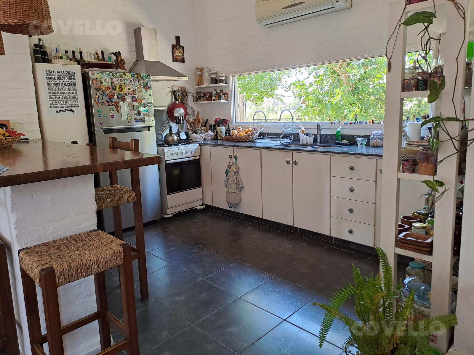 Hermosa casa de tres dormitorios en venta y alquiler con amplio parque - Colonia del Sacramento · Foto 6