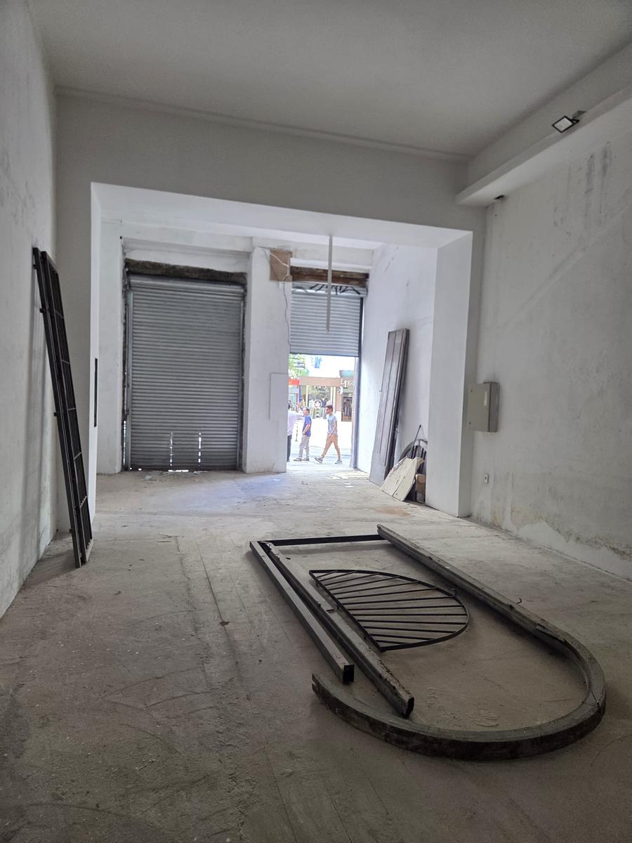 18 de julio y Vazquez, estrena, 440 m2 , 6 mts de frente, doble altura !! · Foto 4