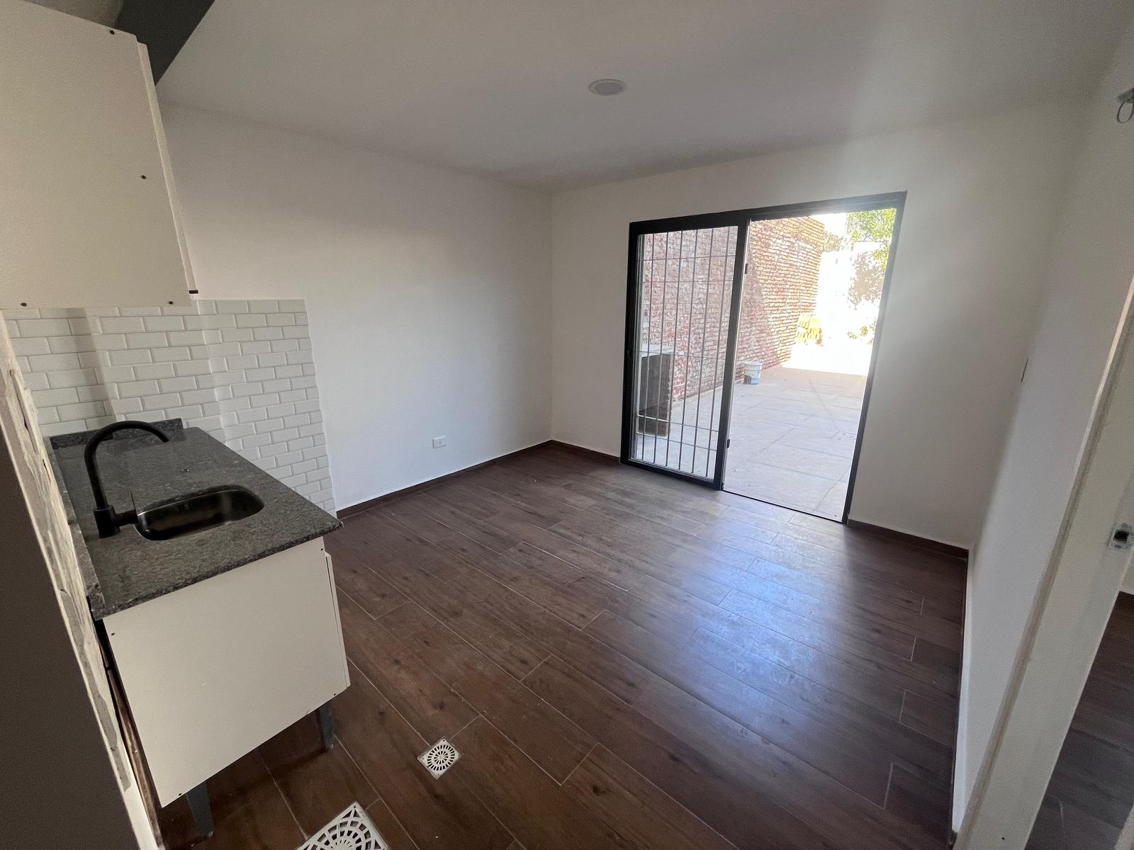 Apartamento 1 dormitorio a estrenar en la La Teja con amplio patio con parrillero