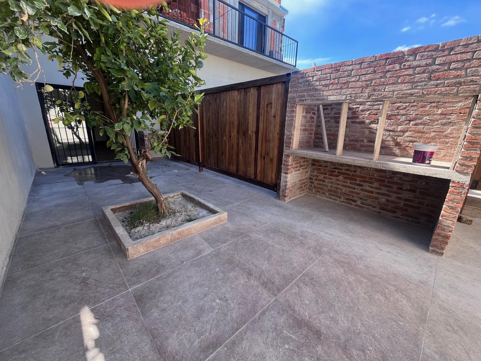 Apartamento monoambiente a estrenar en la La Teja con amplio patio con parrillero