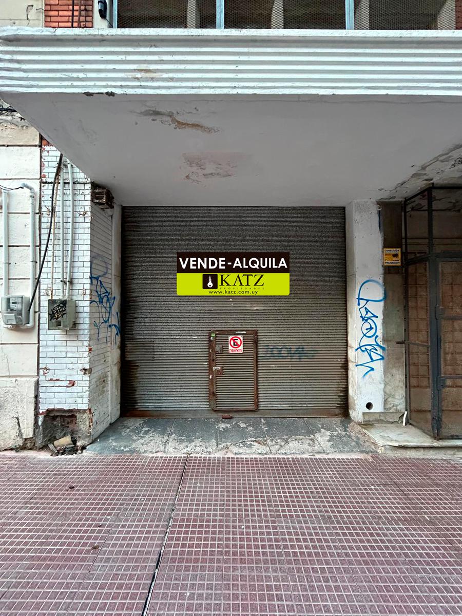 Colon y Sarandí, 100 m2, 3 mts de frente !
